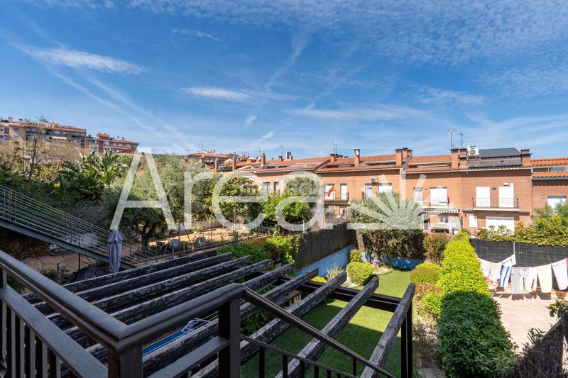 Foto a140d476-f8dd-4d68-b9f1-f6201e5413a3. Casa adossada amb calefacció aparcament a Camí de la Serra Mataró
