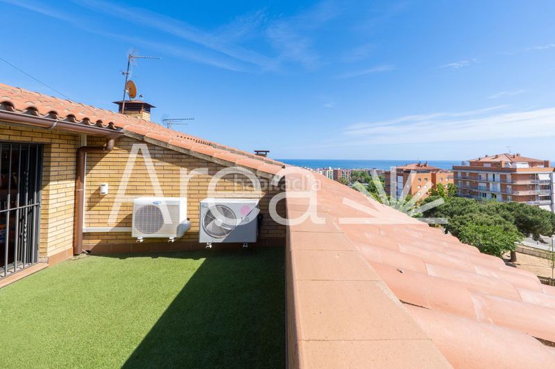 Foto db104989-d6d4-4d25-b8c1-b5a31b08d9d5. Casa adossada amb calefacció aparcament a Camí de la Serra Mataró