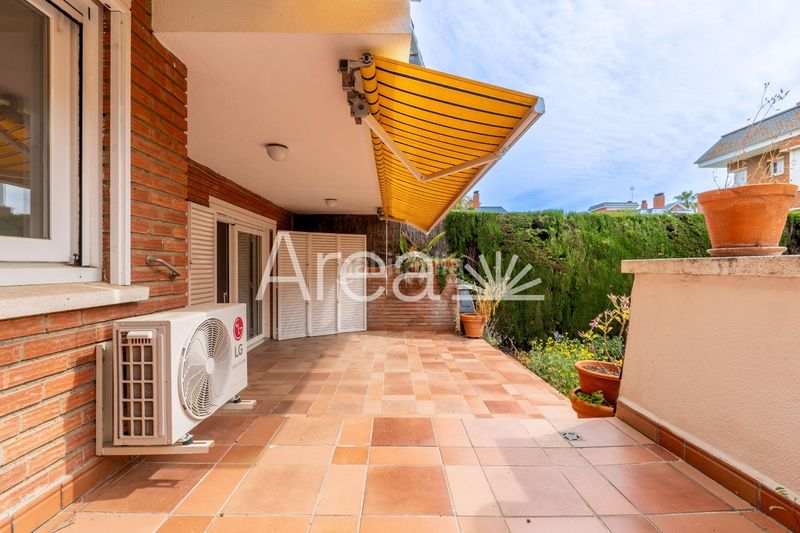 Foto 05d15c4f-3607-4ad7-9955-c23576fdff0a. Piso  con terraza jardín particular, 2 pk t piscinaszonas deportivas en Sant Andreu de Llavaneres