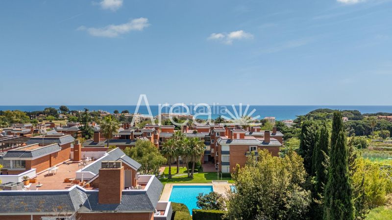Foto 3ed940a6-44ab-4fbc-97f9-753850223ae3. Piso  con terraza jardín particular, 2 pk t piscinaszonas deportivas en Sant Andreu de Llavaneres