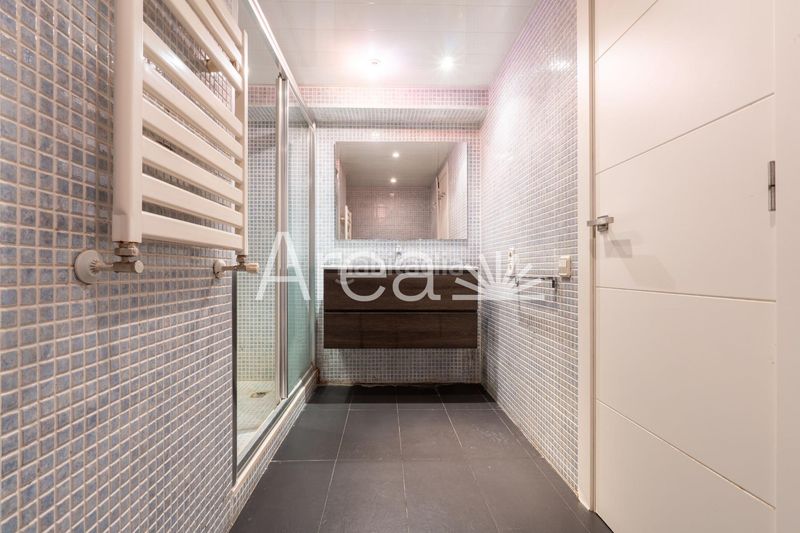 Foto 5fce55ec-be13-47a2-b3d6-6a87be5a9957. Piso  con terraza jardín particular, 2 pk t piscinaszonas deportivas en Sant Andreu de Llavaneres