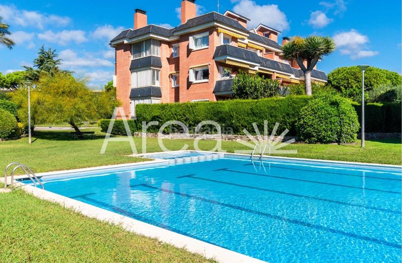 Foto 8c8a5dbf-0cb2-47d9-a374-630d8e0b06b1. Piso  con terraza jardín particular, 2 pk t piscinaszonas deportivas en Sant Andreu de Llavaneres