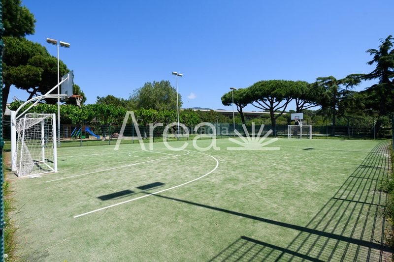 Foto e69f0872-6d30-4d5f-9b99-508e71c8c45c. Piso  con terraza jardín particular, 2 pk t piscinaszonas deportivas en Sant Andreu de Llavaneres