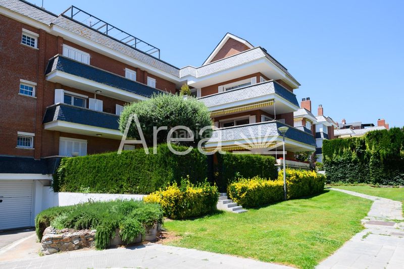 Foto ee3b9be8-f165-4b84-9e0c-2562b56830fc. Piso  con terraza jardín particular, 2 pk t piscinaszonas deportivas en Sant Andreu de Llavaneres