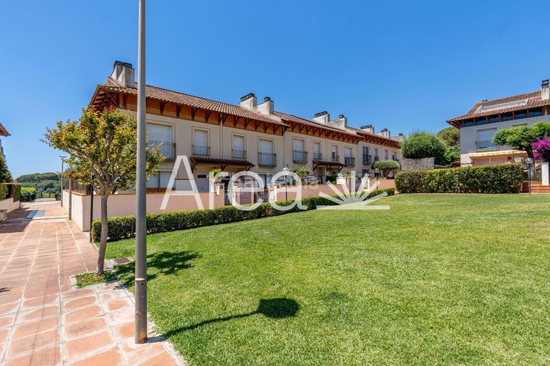 Foto be5ae1eb-713c-4e32-8db2-f9f7cf3d746f. Casa amb aparcament piscina a El Balís Sant Andreu de Llavaneres