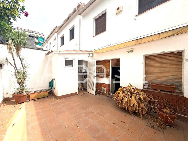 Foto 22972b60-6768-444e-a8f9-9d583058cd26. Semi detached house in calle mila i fontanals 24 in Premià de Mar