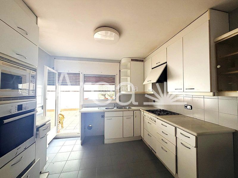 Foto 281bcd0a-5eeb-46e9-a05a-ace3e2c8d8a7. Semi detached house in calle mila i fontanals 24 in Premià de Mar