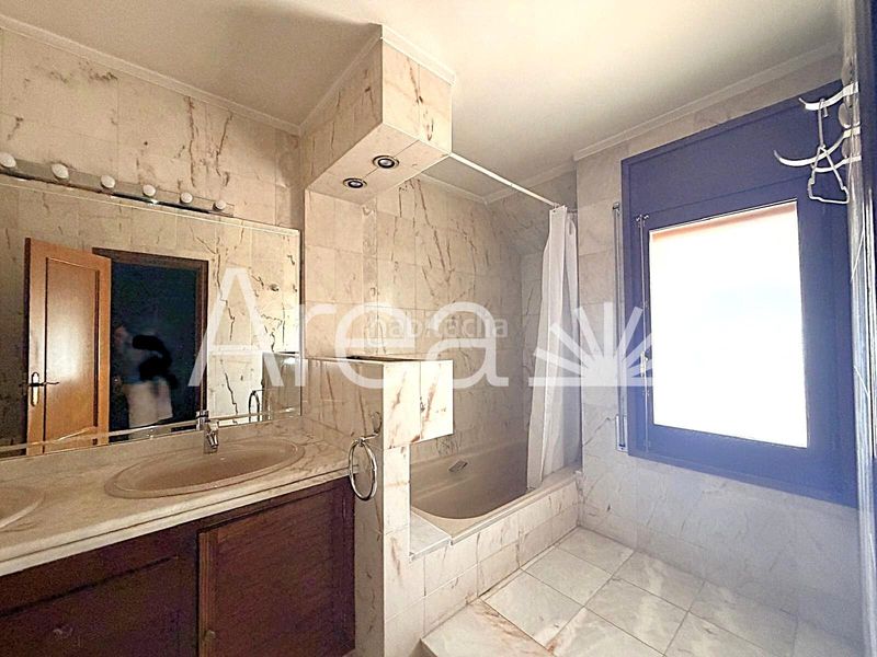 Foto d1001440-0cbf-4990-96b1-620b5ba10e47. Semi detached house in calle mila i fontanals 24 in Premià de Mar
