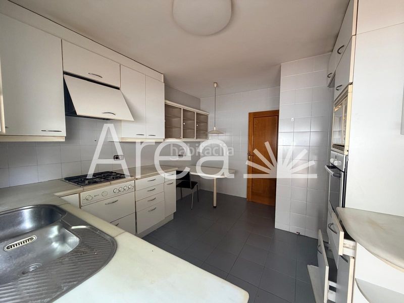 Foto ecd4a1b3-f8ff-4346-ab9c-52c4125a6b2c. Semi detached house in calle mila i fontanals 24 in Premià de Mar