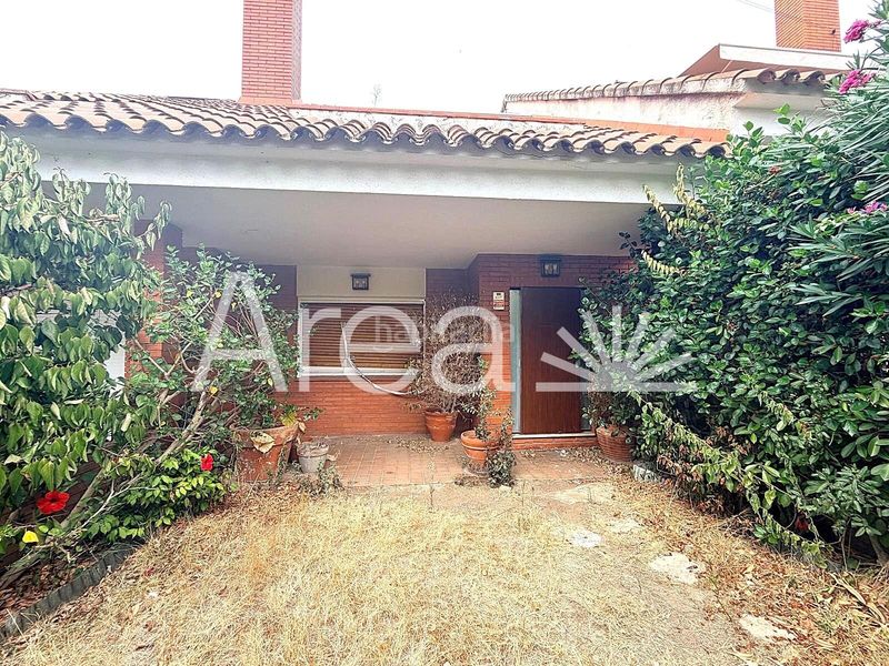 Foto f34917d6-656f-4d47-bf66-5f7dabff9bb9. Semi detached house in calle mila i fontanals 24 in Premià de Mar