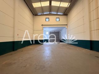 Nau industrial  Carretera de granollers a sant celoni 55. Nave industrial de 256 m2 con patio exclusivo de 114 m2 en el po