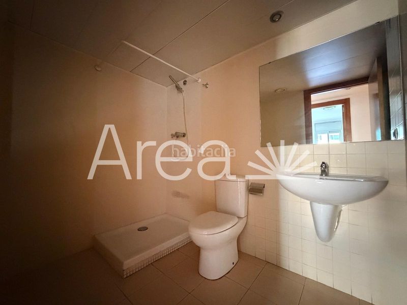 Foto f1e7f01a-ca93-4dc5-9520-85a426de6726. Pis amb calefacció aparcament piscina a Via Europa - Parc Central Mataró