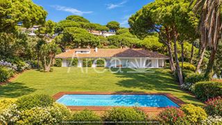 Chalet à Passeig roca ferrera 25. Espectacular villa con vistas al mar en rocaferrera