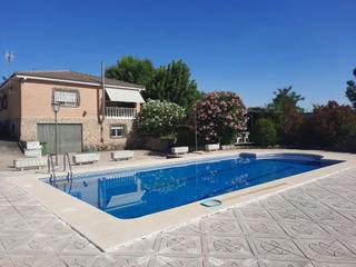 Chalet à Hormigos. Chalet independiente con parcela de 1446m2, en urbanizacion de h