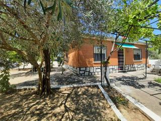 Xalet en Escalona. Chalet independiente con piscina en urbanizacion en escalona