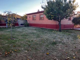 Chalet en Escalona. Chalet con parcela en urbanizacion en escalona