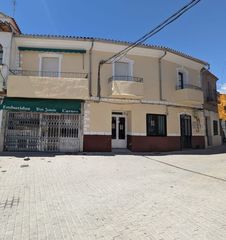 House in Escalona. Casa con local en el corazon de escalona