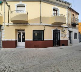 Casa a Escalona. Casa con local en el corazon de escalona