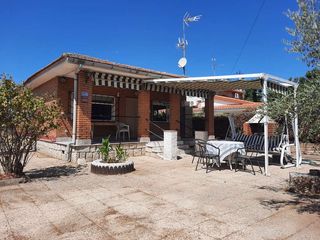 Chalet in Escalona. Chalet en urbanizacion en escalona