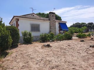 Chalet in Escalona. Amplia finca residencial en escalona con 5.200 m