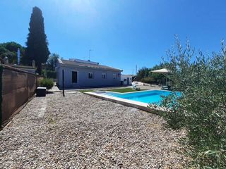 Chalet à Escalona. Chalet independiente reformado con piscina y amplia parcela