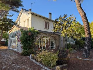 Chalet in Colonia. Chalet independiente de piedra en torrelodones colonia