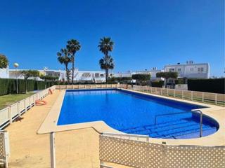 Rent Towny house in El Palmeral. Alquiler temporal de chalet pareado en urbanización privada con
