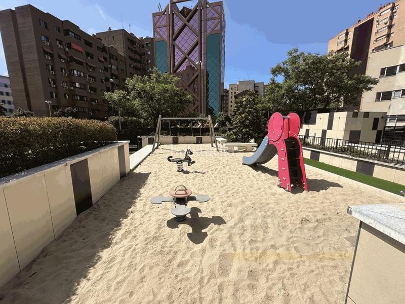 Foto 28c1abf4-d58c-46f4-9e7f-5a289d9ba81e. Dúplex  en pinar de chamartín en Costillares Madrid