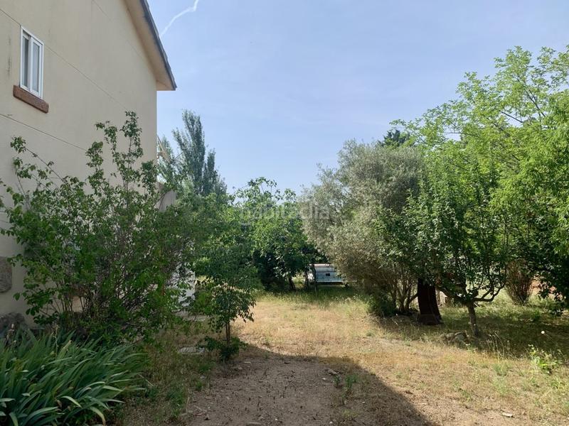 Foto ce2db6bf-b1e3-41fd-a660-21ccbed89df1. Chalet with parking in Colmenarejo