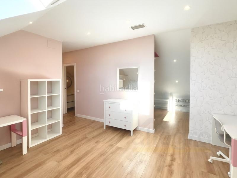 Foto 1ee351c0-5f9e-4c7e-9e3c-2392eb650364. Casa a schiera con parcheggio in Los Satélites-Roza Martín Majadahonda