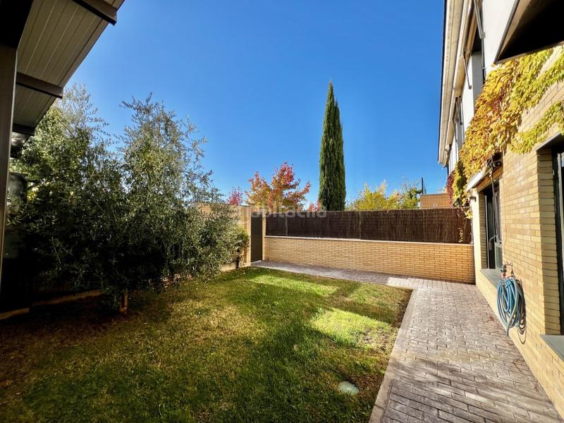 Foto 4f9be233-8a5c-439e-8fab-c2870a0ddb07. Casa a schiera con parcheggio in Los Satélites-Roza Martín Majadahonda