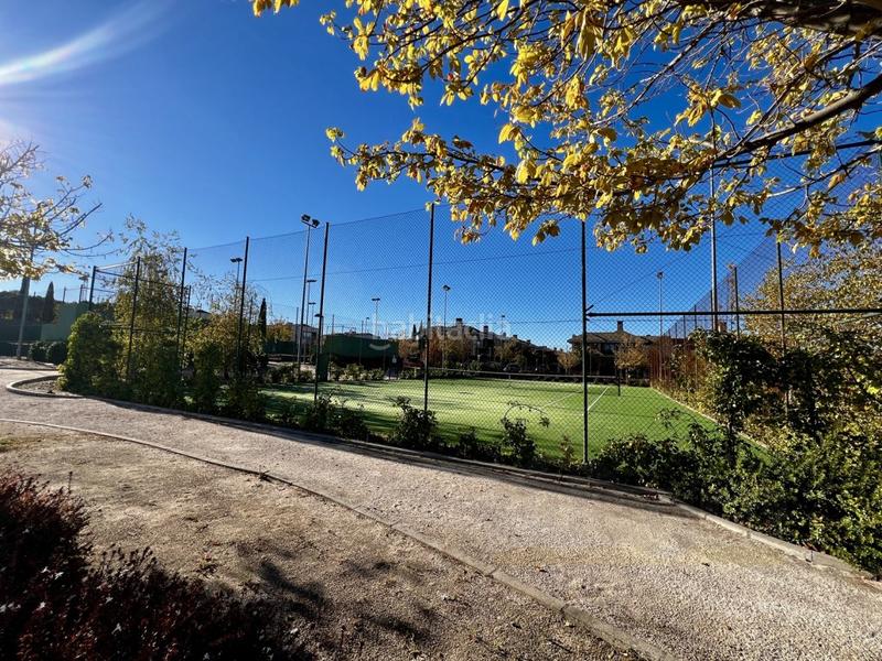 Foto 709b23e9-639d-488d-a566-be9252323067. Casa a schiera con parcheggio in Los Satélites-Roza Martín Majadahonda