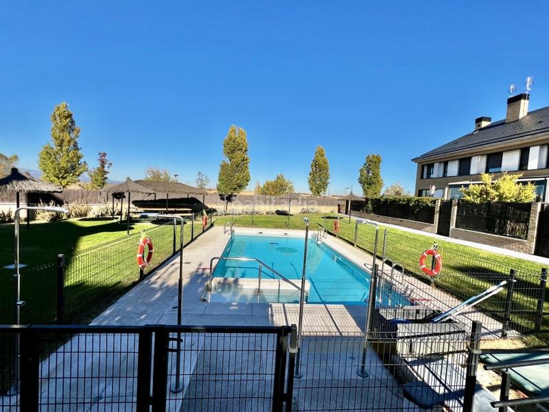 Foto 83447afa-b8d0-4f11-9241-92a1a088763a. Casa a schiera con parcheggio in Los Satélites-Roza Martín Majadahonda