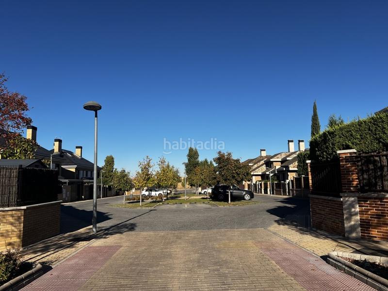 Foto 87b00ea8-3fa2-43e8-bf21-8719d354eca1. Casa a schiera con parcheggio in Los Satélites-Roza Martín Majadahonda