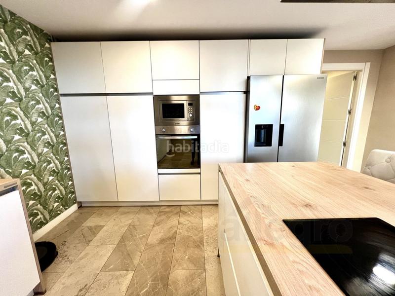 Foto ab000fee-f367-4ea8-868e-6f4ea87678ee. Casa a schiera con parcheggio in Los Satélites-Roza Martín Majadahonda