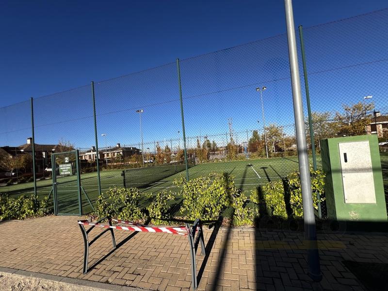 Foto c8958fdb-e904-486e-987b-cef440343783. Casa a schiera con parcheggio in Los Satélites-Roza Martín Majadahonda