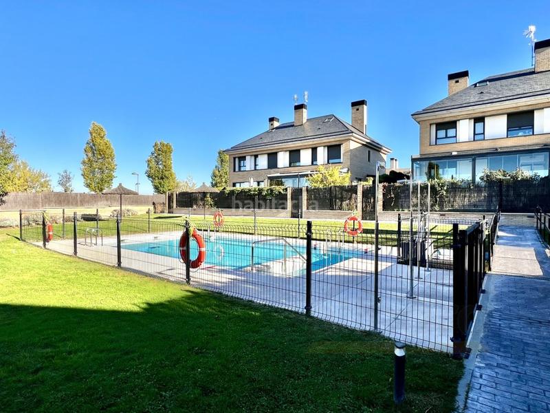 Foto dc6dbe14-81e7-4181-9dbb-6d462d1fbe8f. Casa a schiera con parcheggio in Los Satélites-Roza Martín Majadahonda