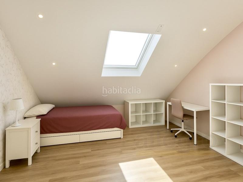 Foto f9699452-03be-4154-8efd-5ab28c09611d. Casa a schiera con parcheggio in Los Satélites-Roza Martín Majadahonda