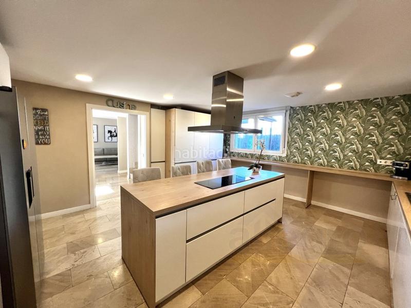 Foto f96ac496-1a5c-49c5-b6b4-5ee13f6fd9c8. Casa a schiera con parcheggio in Los Satélites-Roza Martín Majadahonda