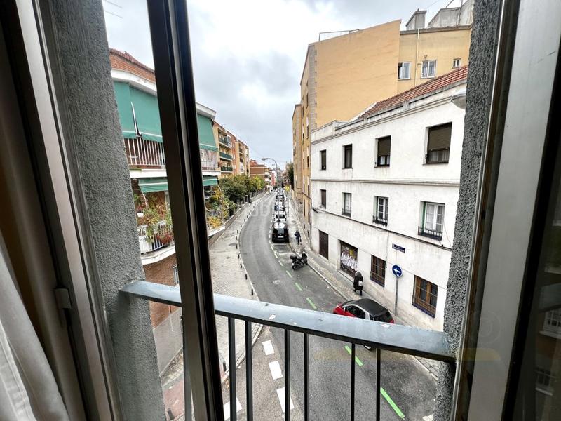 Foto b2f40b7a-90e7-460e-944c-c8ed7bcf933c. Alquiler piso  exterior de tres habitaciones en zona fuente del berro en Madrid