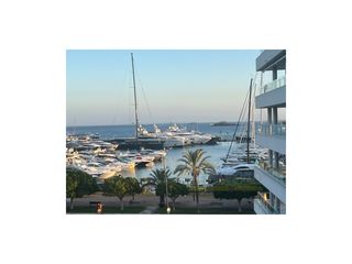 Pis a Marina Botafoc-Talamanca. Exclusivo piso con vistas al mar en marina ibiza
