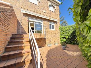 Towny house in Carretera del Plantío. Chalet pareado en avenida de españamajadahonda