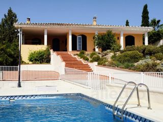 Chalet en Aljomahima - Ermita. Chalet independiente con piscina y vida en una planta, con vista
