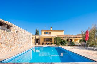 Chalet in Port de Pollença. Chalet con piscina en puerto pollensa
