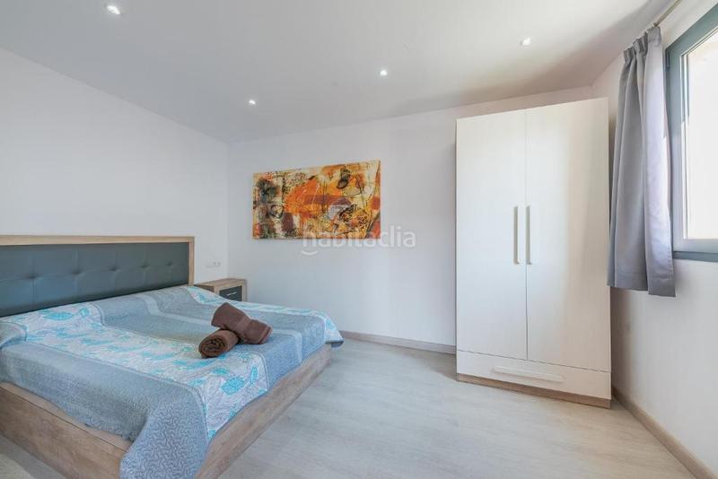 Foto abe373d8-8f92-43f5-bc05-e7ce1f9d2673. Xalet amb piscina a Muro