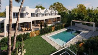 Towny house in Port d´Alcúdia-Platja dÁlcúdia. Casa adosada con jardín y piscina comunitaria a la venta en puer