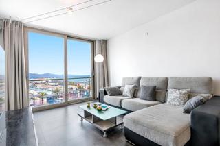 Dplex a Pollena Poble. Apartamento dplex en primera lnea con vistas a la baha de pol
