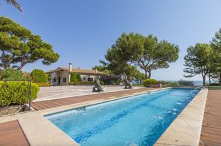 Chalet in Bacarés-Manresa-Bonaire. Casa con acceso directo al mar ubicada en mal pas, alcudia