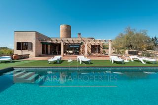 Masia a Felanitx Poble. Finca rústica con piscina y vistas a la montaña en venta en fela