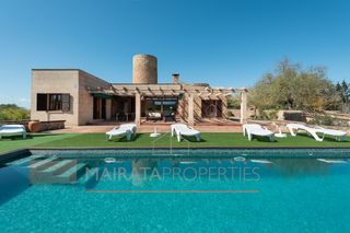 Country house in Felanitx Poble. Finca rústica en venta en felanitx con piscina infinity, viñedos